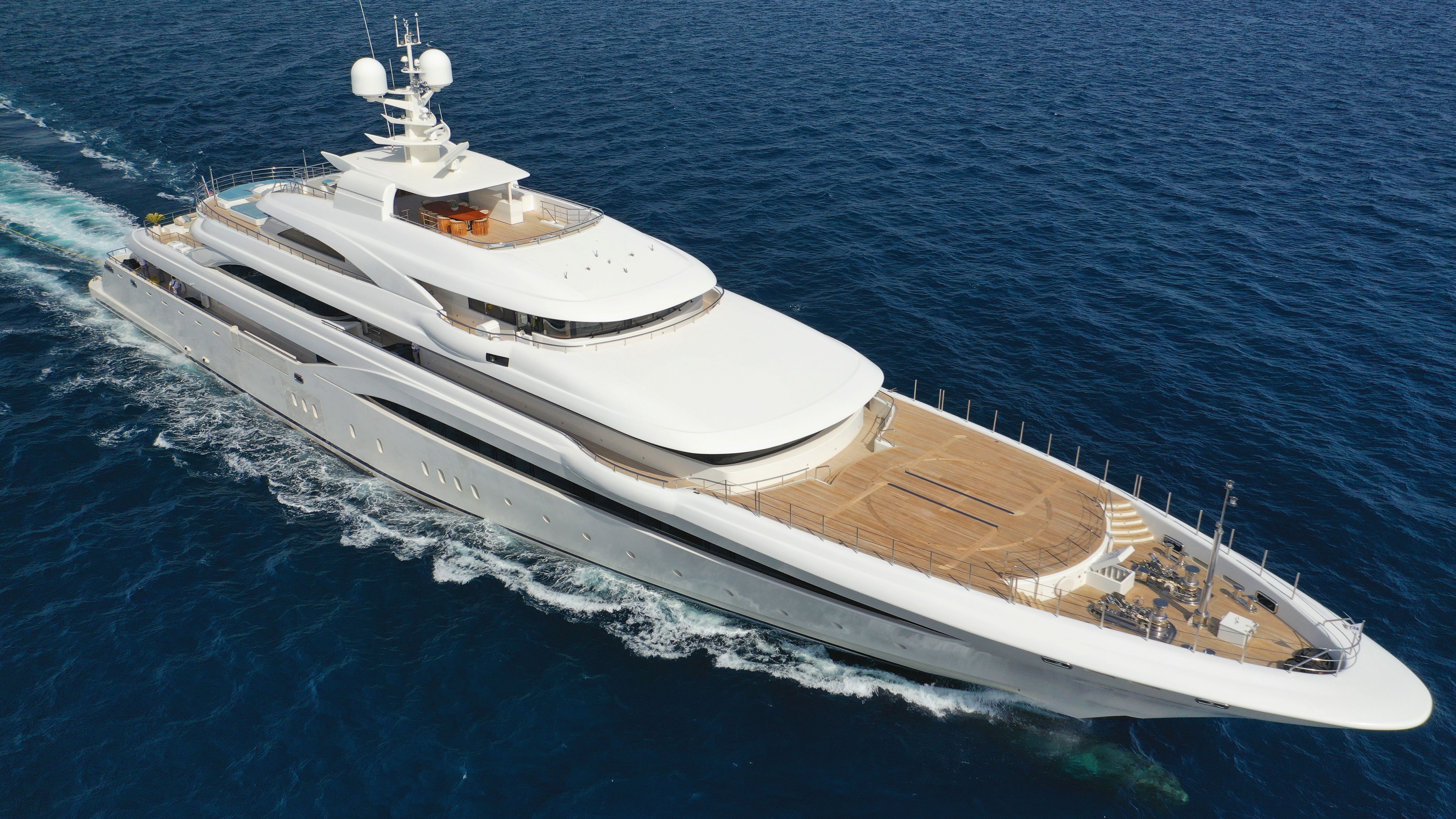 How the Ultra-Wealthy Finance Superyachts: Smart Money Strategies That Keep Your Capital Working