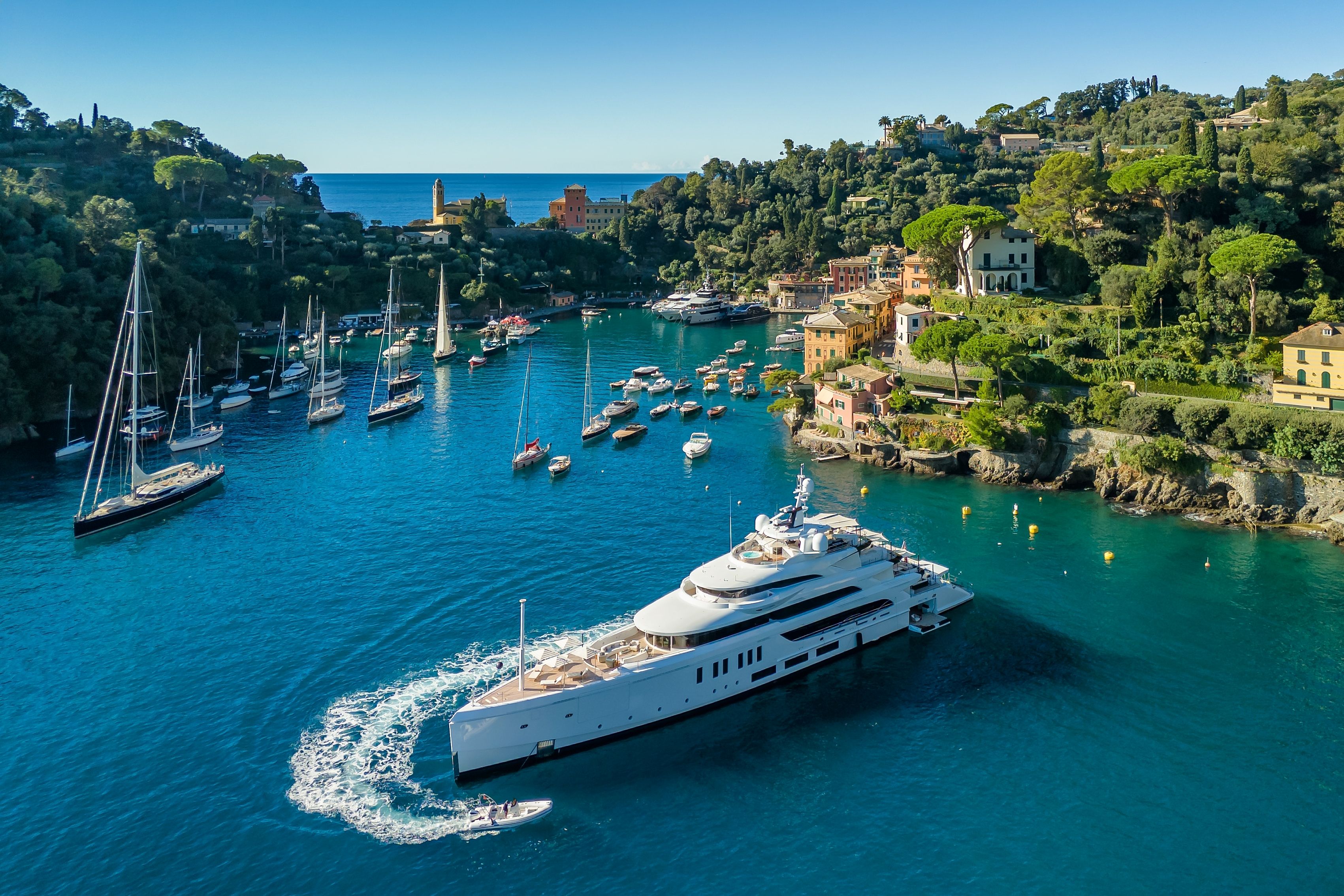 How This Genius Engineer Transformed Yachting Forever: The Revolutionary Story of Stabilized Yacht Furniture
