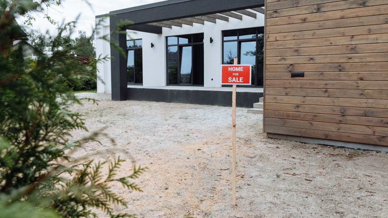 Why You Should Use a Mortgage Broker in 2025: Expert Guide to Better Rates and Bespoke Finance