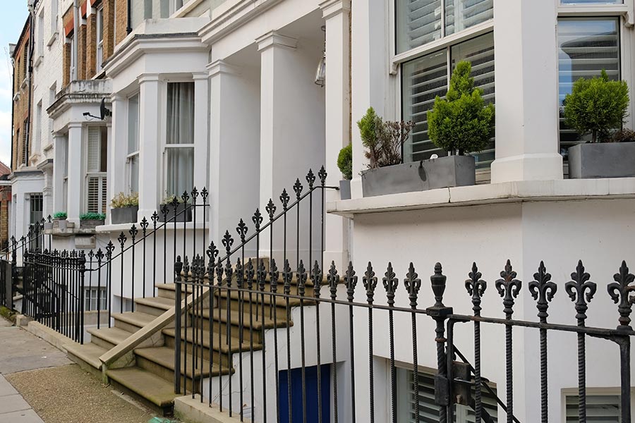 £2.1 Million Residential Bridging Loan for Luxury Home Acquisition