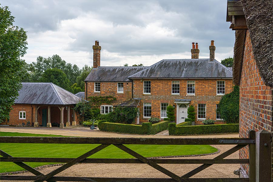 £3.2 Million Private Bank Mortgage for a Business Owner with Retained Profits